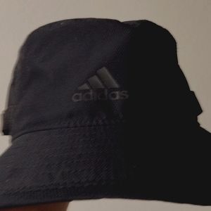black Adidas's aeroready AKA shell hat good for the for the fitted man for 2022